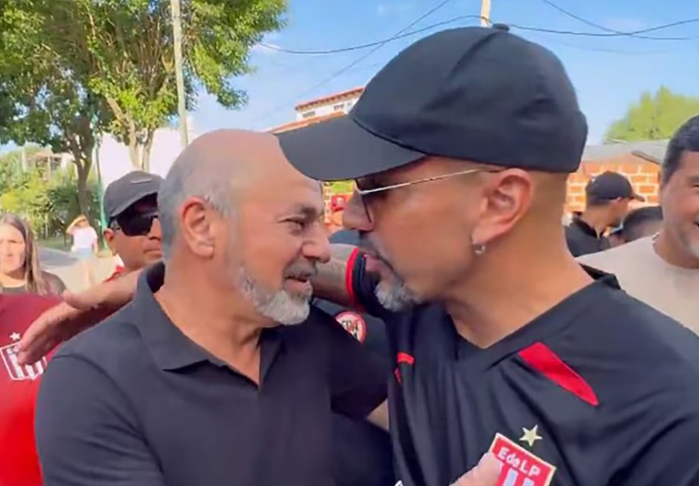 Verón desafía a Tapia y se muestra con un intendente kicillofista