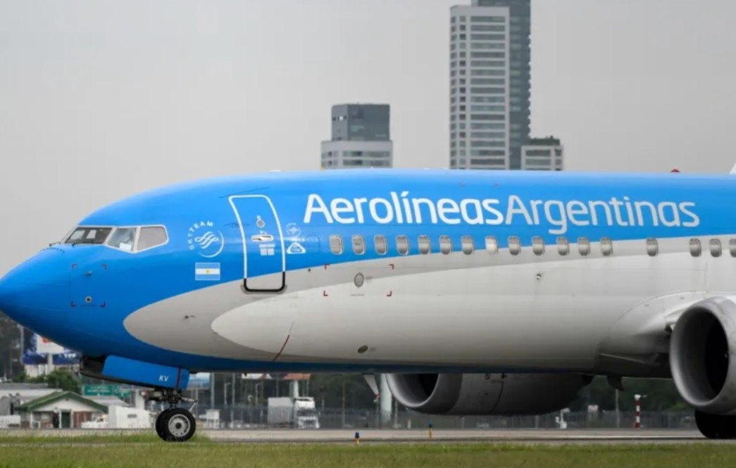 Privatizar Aerolíneas, pero sin apuro: la estrategia del oficialismo