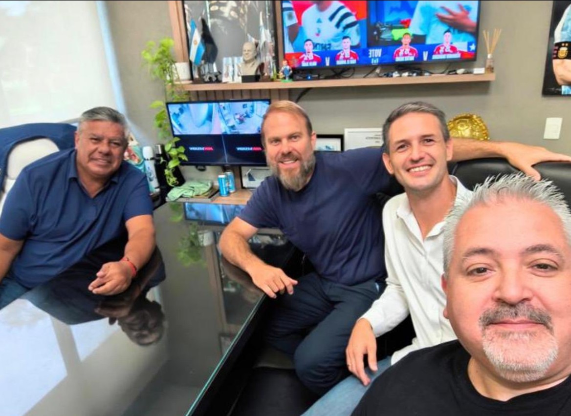 "Chiqui" Tapia refuerza su poder con respaldo de intendentes peronistas