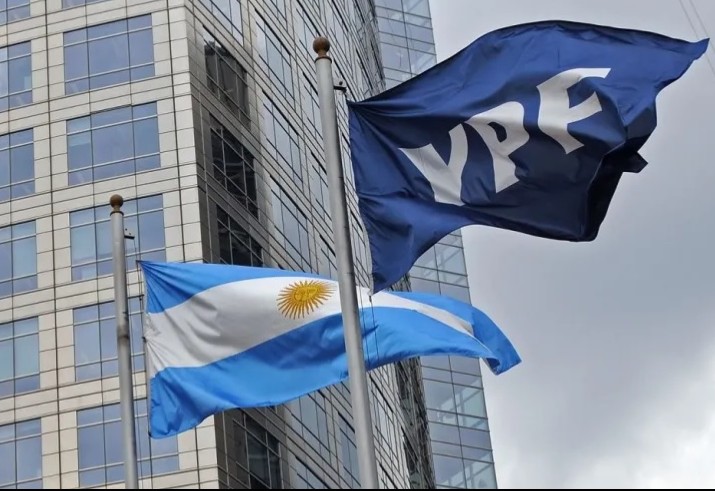 Tensión política por YPF: Burford solicitará declarar a la Argentina en desacato