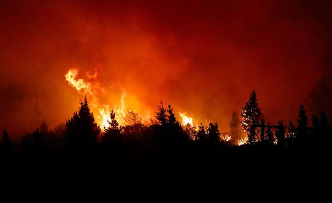 Cuatro incendios activos en la Patagonia y recorte del 70% en manejo del fuego