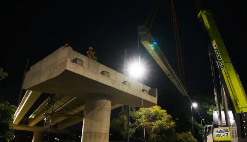 Puente Labruna: operativo nocturno para instalar siete vigas de 45 toneladas