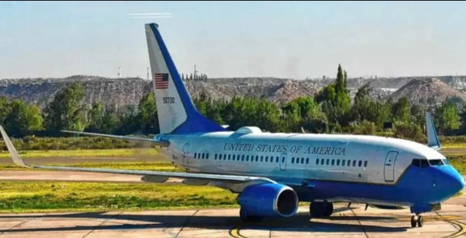 “No es normal”: Figueroa alerta por la presencia del avión de EE.UU en Neuquén