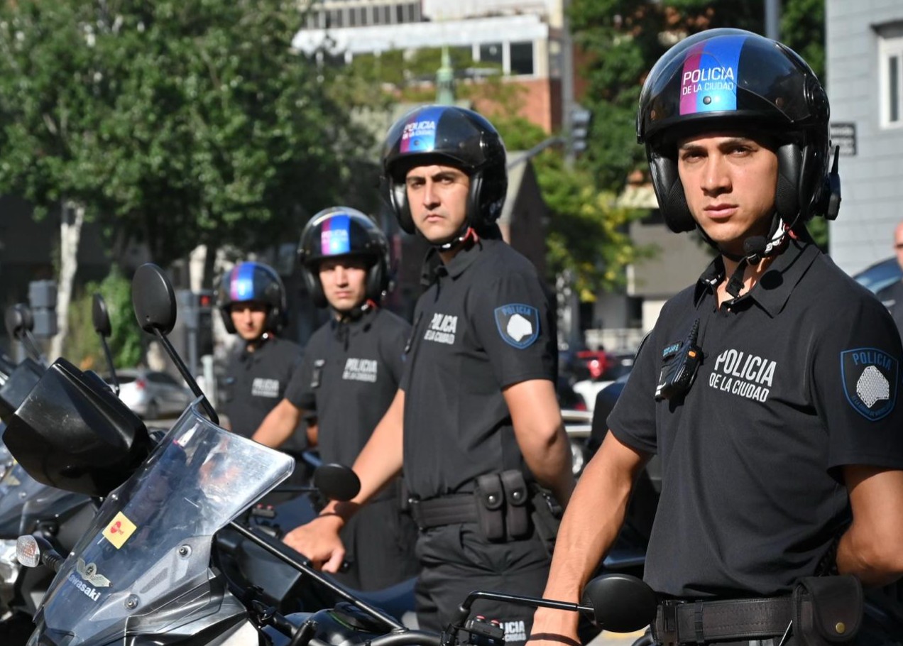 Imagen de autoridad: la Policía de la Ciudad renueva su uniforme