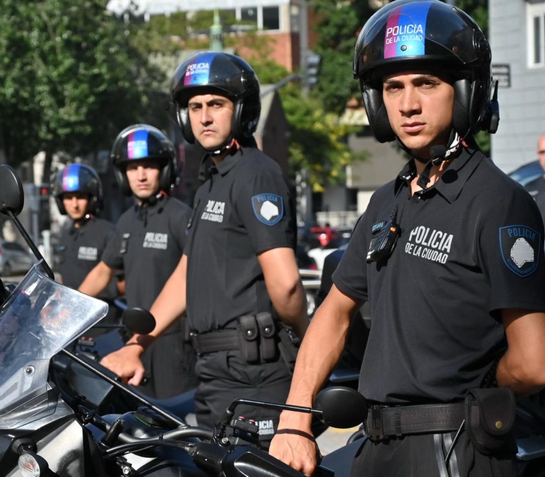 La Policía de la Ciudad renueva su uniforme y su presencia territorial