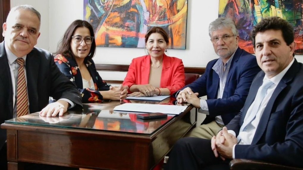 Senado: tres peronistas se van del interbloque y LLA se acerca los dos tercios