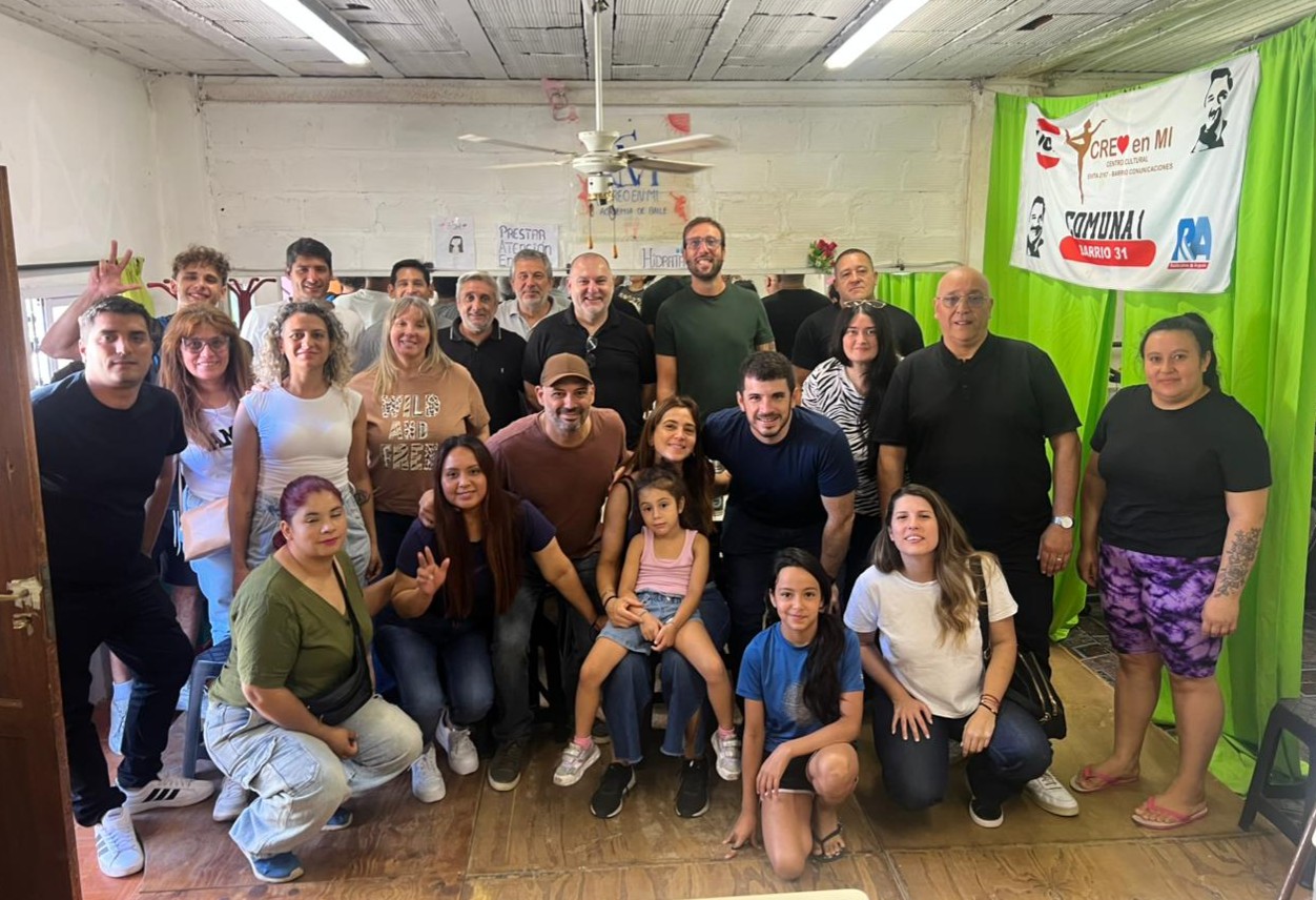 Chiarella recorrió el Barrio Mugica y visitó diferentes centros de participación social