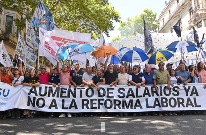 Organizaciones sindicales y sociales se movilizan contra la reforma laboral