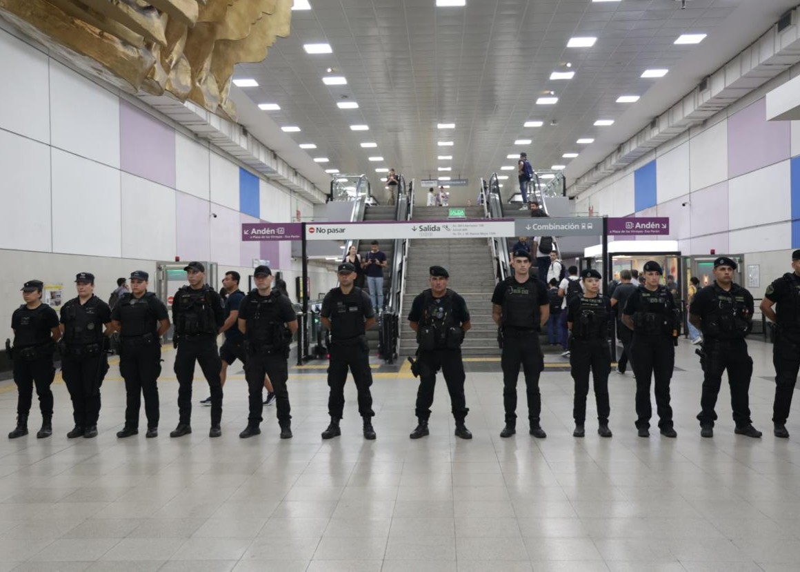 Fuerte operativo de saturación en el subte