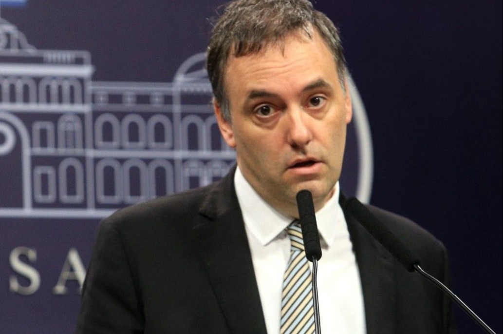 Una nueva factura complica aún más a Adorni