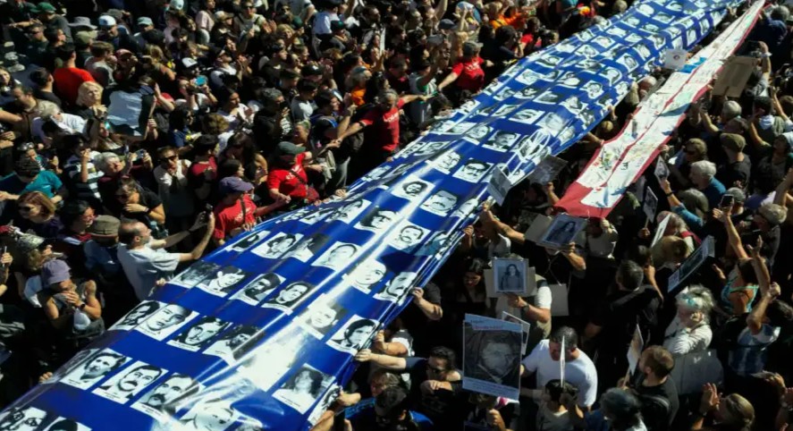24M: multitudinario acto desbordó la Plaza de Mayo