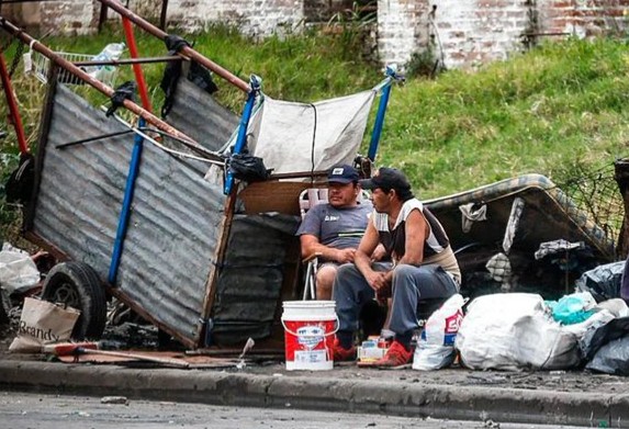 La pobreza alcanzó al 28,2% de los argentinos en el segundo semestre de 2025