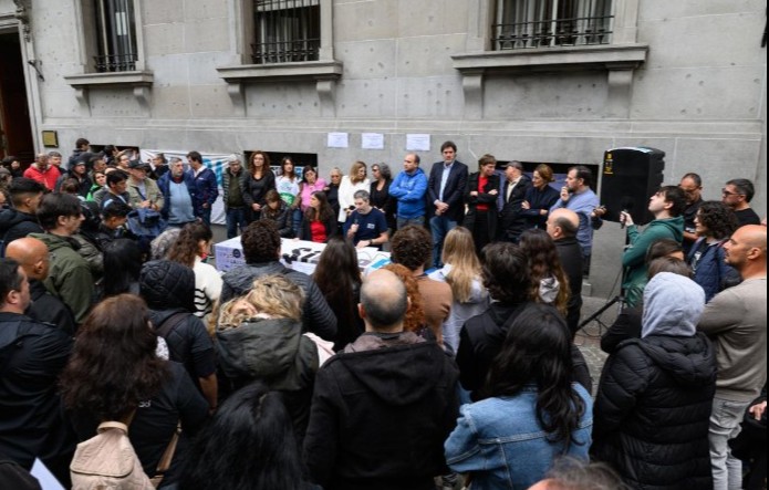 Conferencia para oponerse a los concesión de los medios públicos de la Ciudad