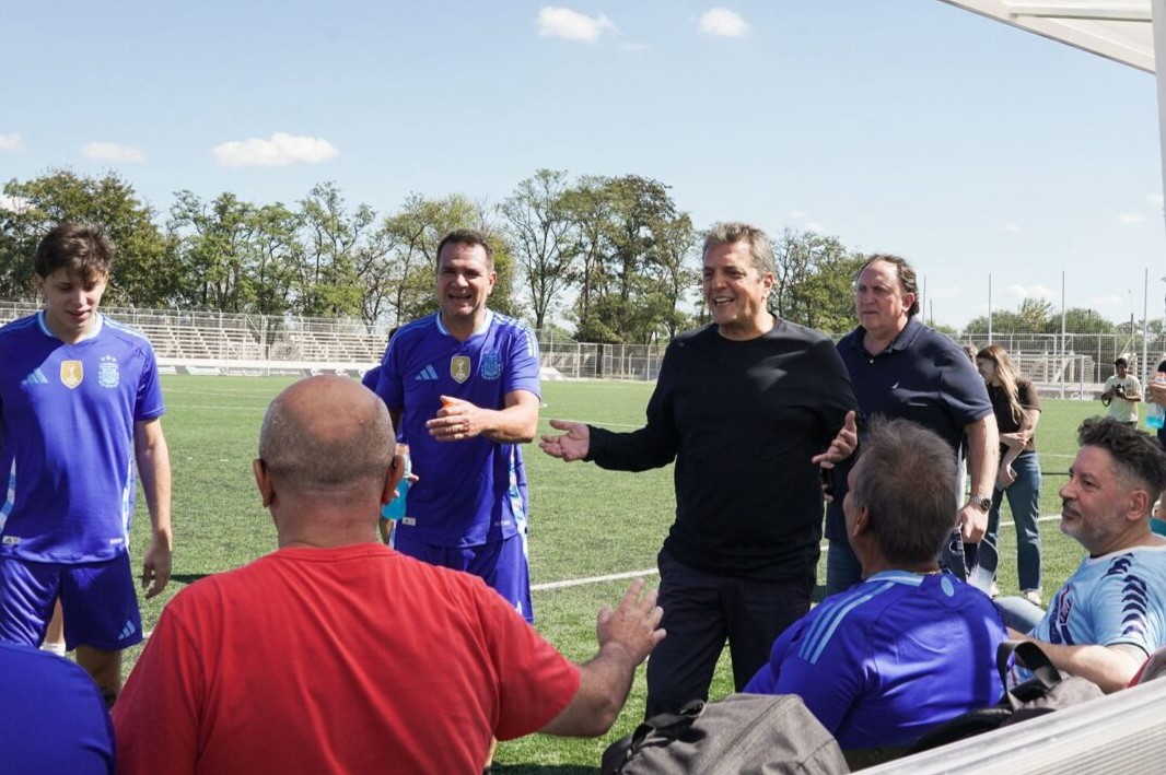 Massa junto a intendentes: señales de unidad en un encuentro con fútbol y asado