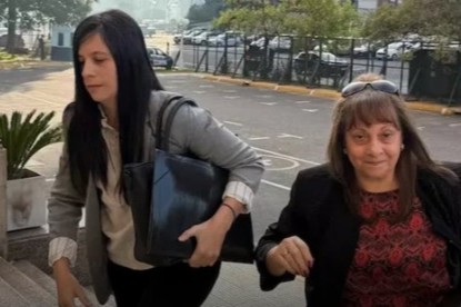 Las acreedoras reclaman: Adorni debe USD 70 mil más intereses