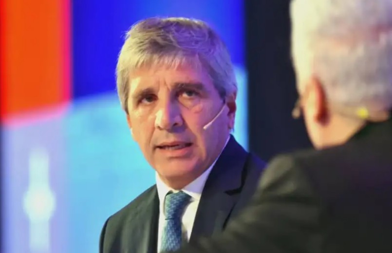 Caputo a empresarios: "No hay vuelta atrás en el rumbo del Gobierno"