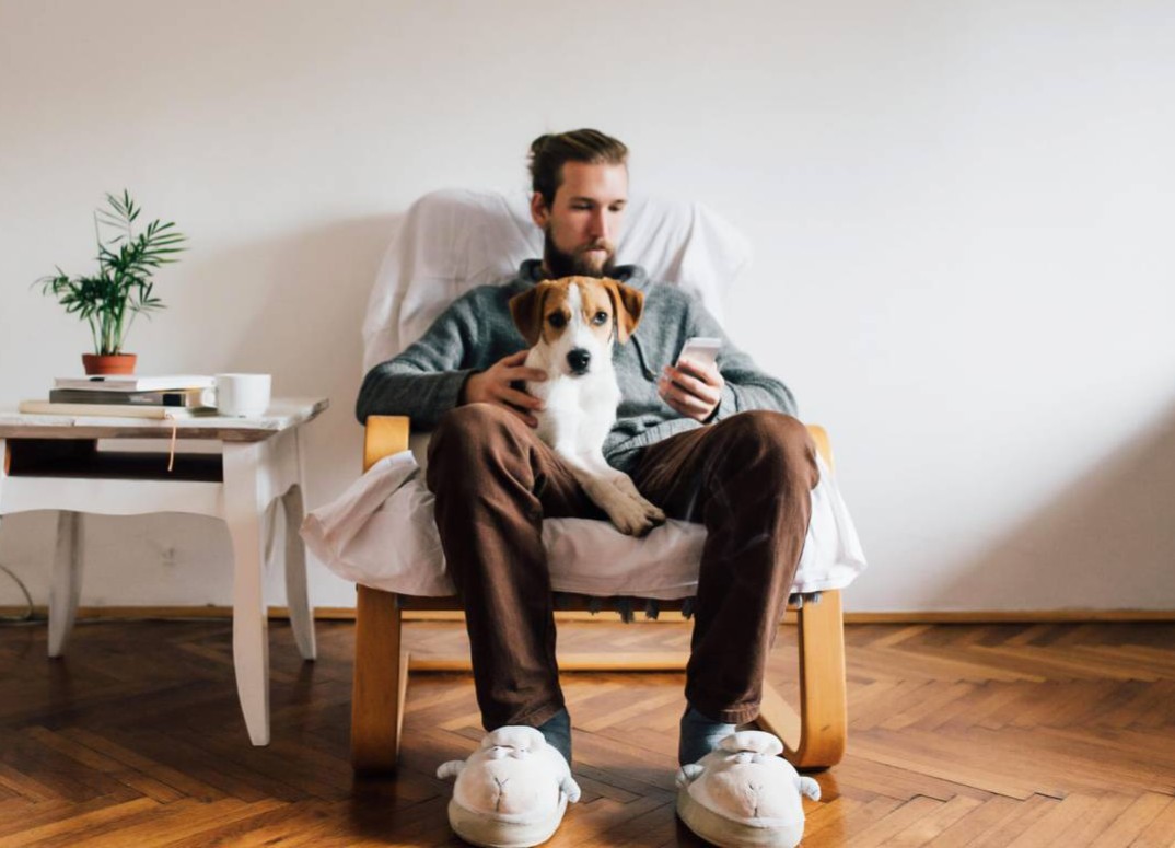 "El verdadero problema no es vivir más, es vivir solos"