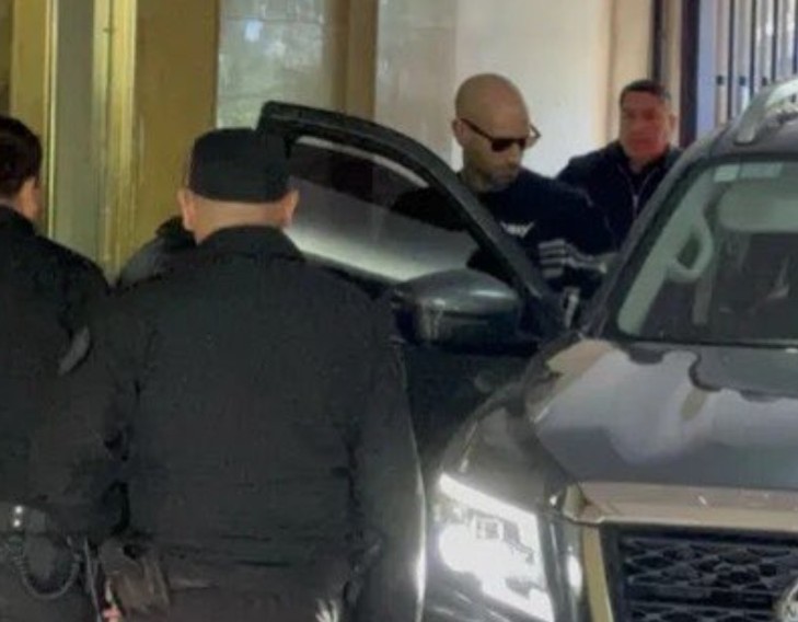 Feijoo declaró que Adorni le debe 65 mil dólares 