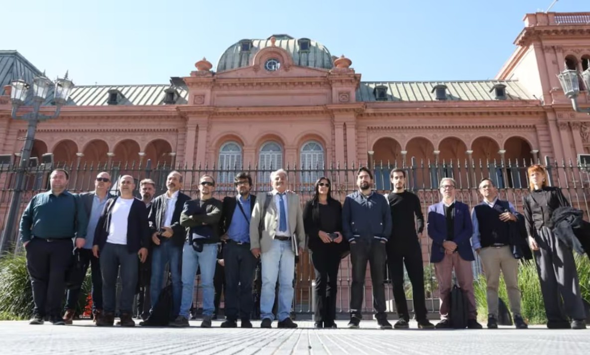 Milei silencia a la prensa: veta a 60 periodistas de la sede presidencial