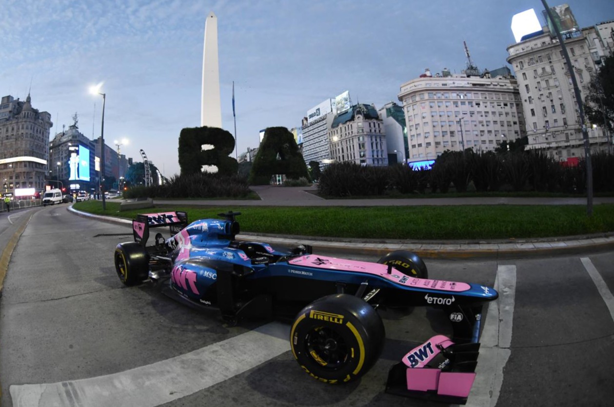 Presentaron en el Obelisco el auto de Fórmula 1 que usará Colapinto 