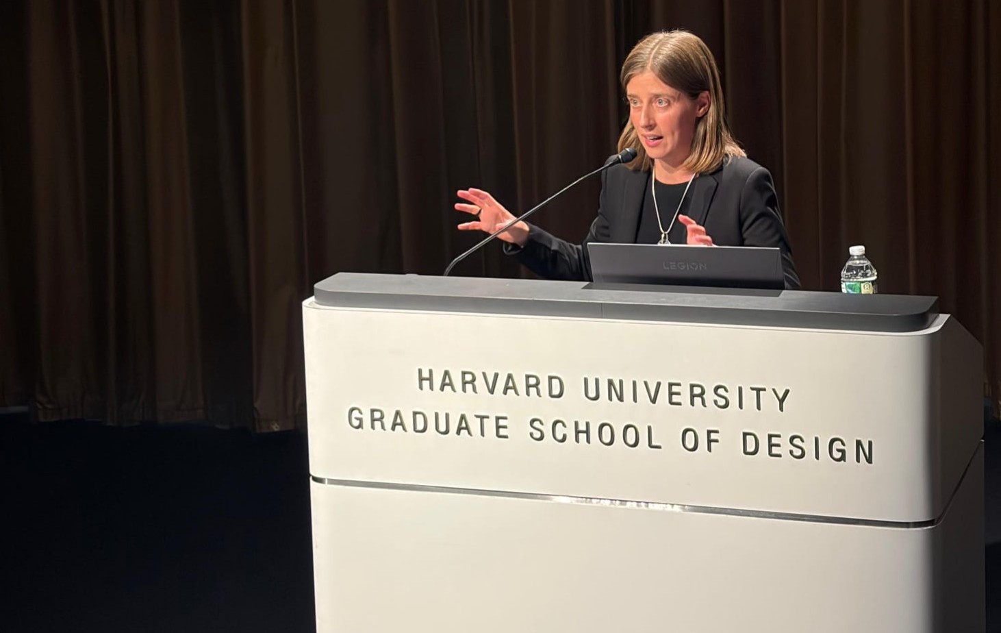 Migliore presentó en Harvard la integración del Barrio Mujica