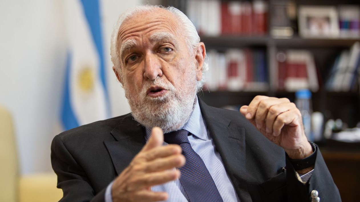 Ante el silencio de Adorni, Gil Lavedra responde