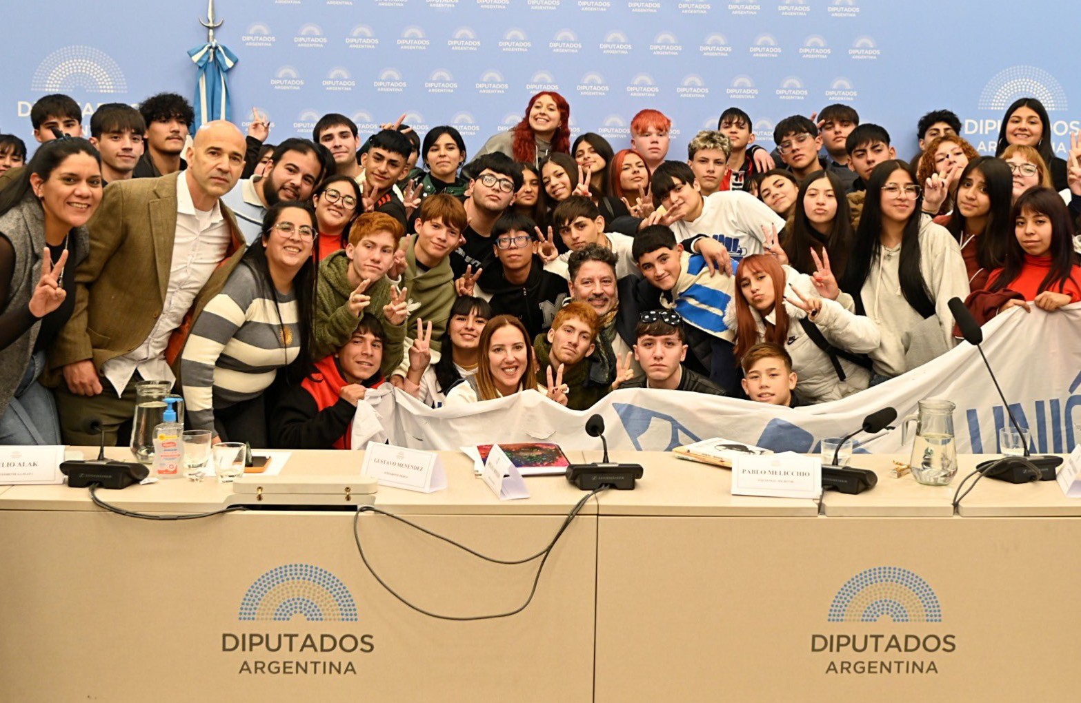 Violencia digital y salud mental: estudiantes en el Congreso
