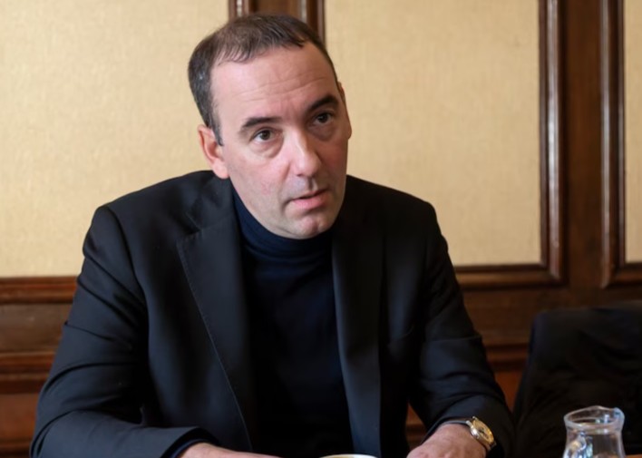 Imputan por lavado al hermano de Adorni