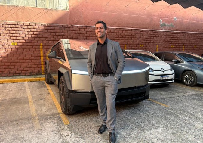 Lujo y política: Tesla Cybertruck en el Congreso