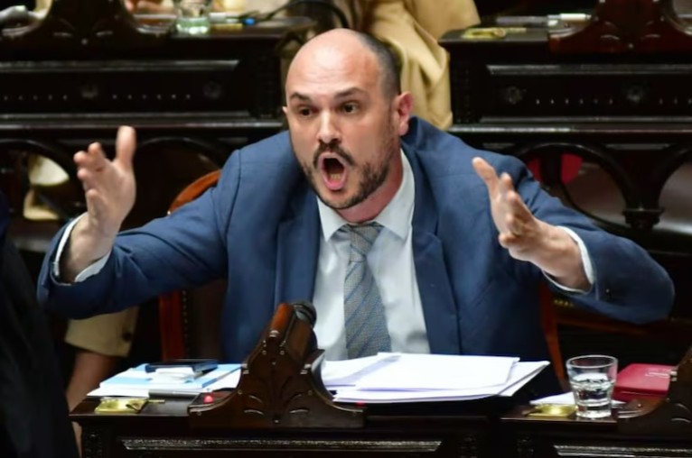 El diputado libertario que pasó del volante al crédito millonario