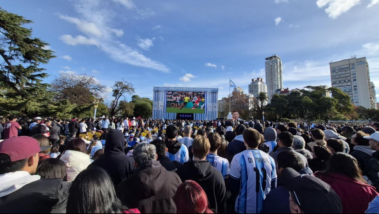  Más de 25 mil personas festejaron los goles de Messi en el Fan Fest 
