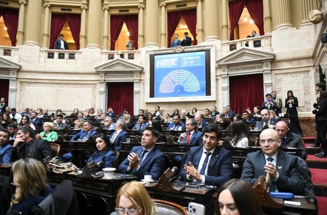 El Senado paralizado para evitar la interpelación a Adorni