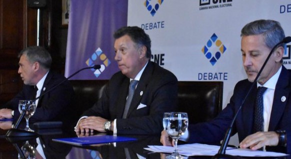 La Justicia anuló el DNU de Milei sobre ciudadanía