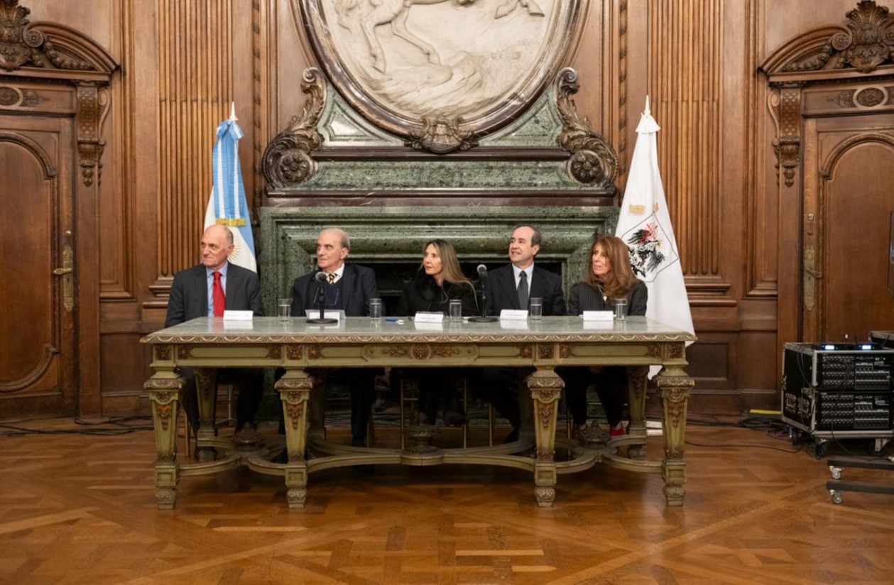  La Legislatura distinguió a tres referentes de la medicina argentina