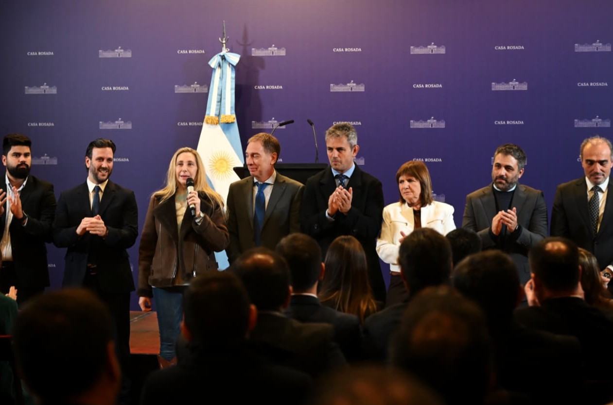 Milei reunió a sus bloques y fijó objetivos: reforma política y BCRA