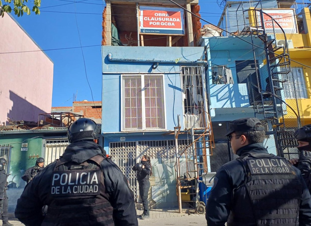 La Ciudad clausuró construcciones clandestinas que levantaban en la Villa 31