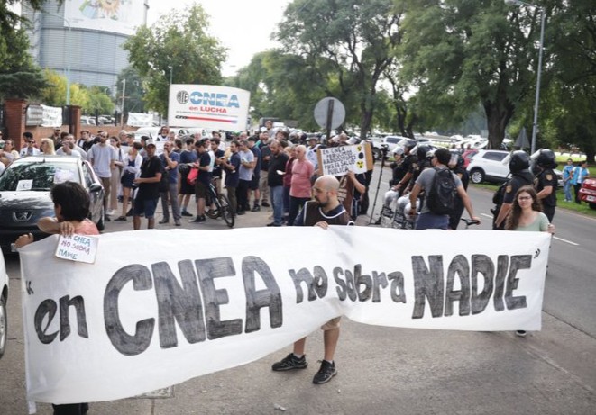 Milei impulsa privatización y desfinanciamiento en energía atómica