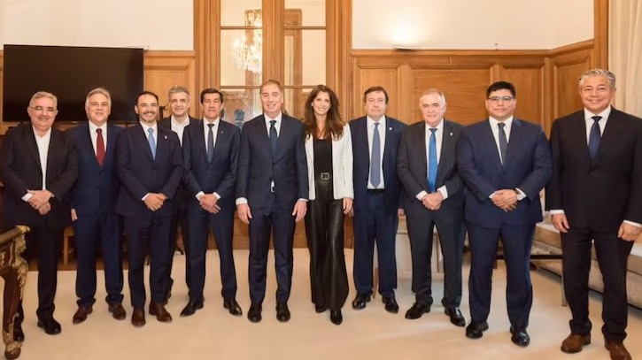 Menos fondos a provincias complica la negociación con gobernadores