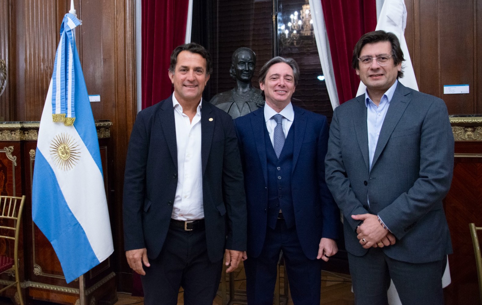 “Claves para el Desarrollo de América Latina y El Caribe - Acción colectiva, capacidades e integración para el crecimiento” es de Interés