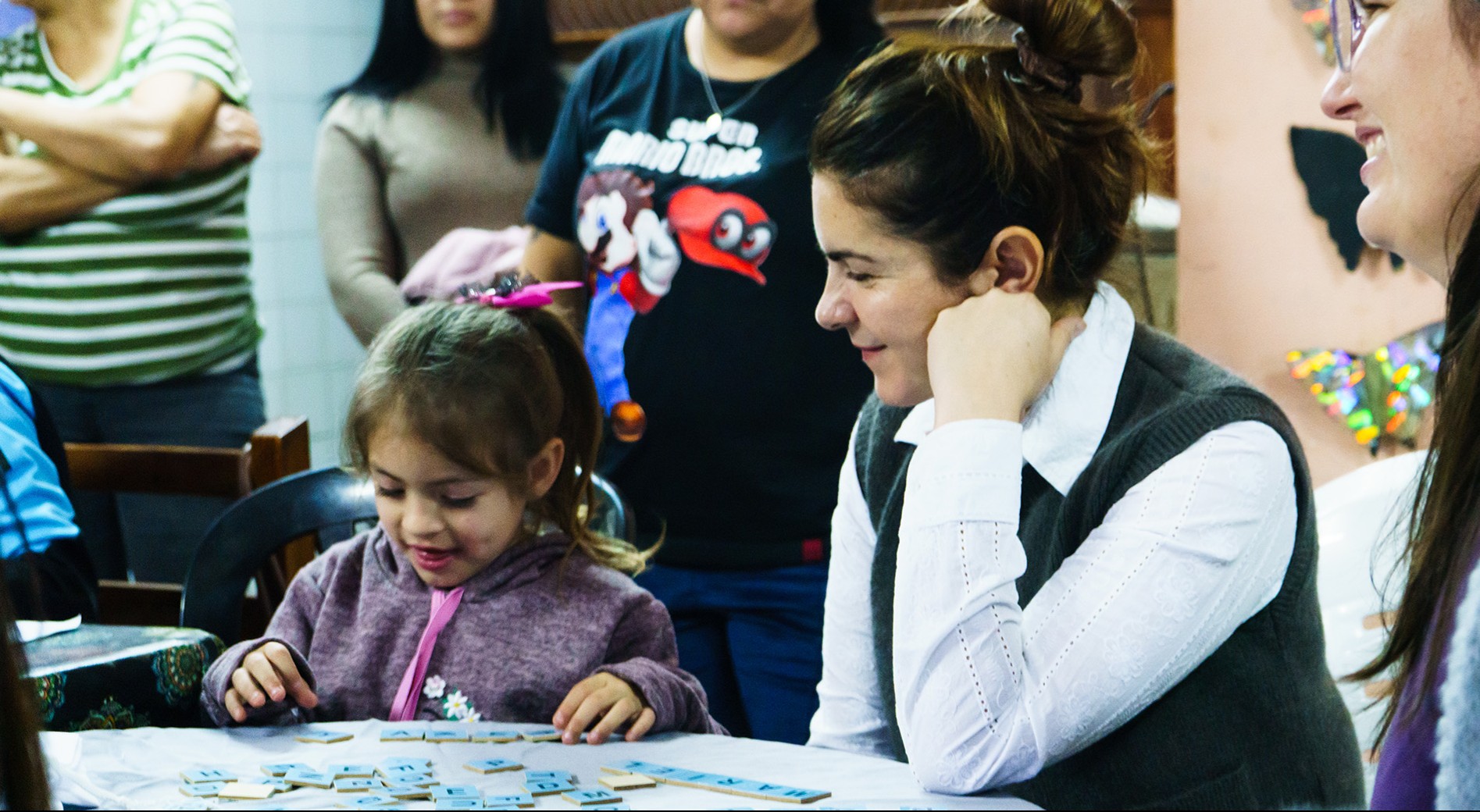  Mariel Fernández recorrió centros municipales de alfabetización de Paso del Rey y Trujui