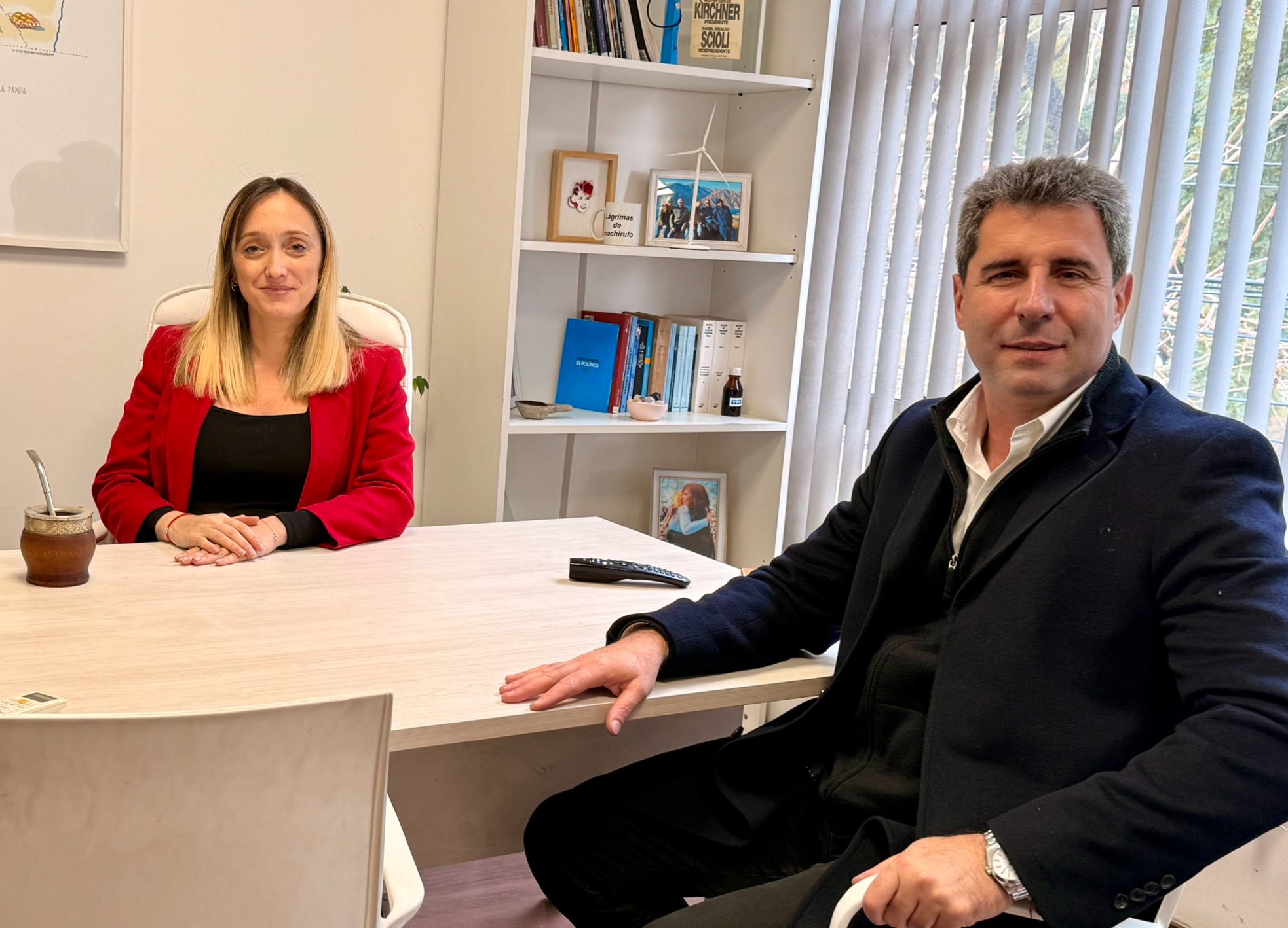 Uñac gira y se acerca al kirchnerismo en plena interna del PJ