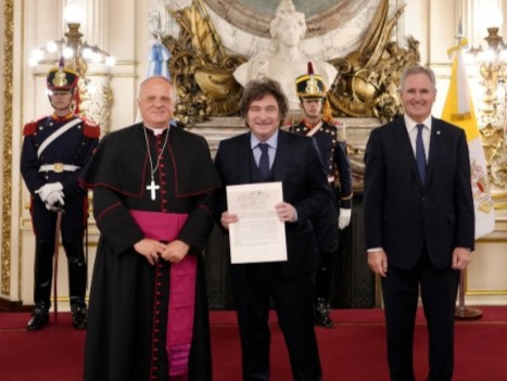 Diplomacia y fe: Milei recibió al nuncio y prepara la visita papal  