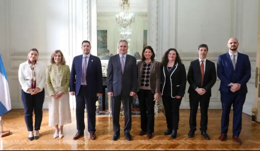 Funcionarios argentinos en la trama global contra el aborto