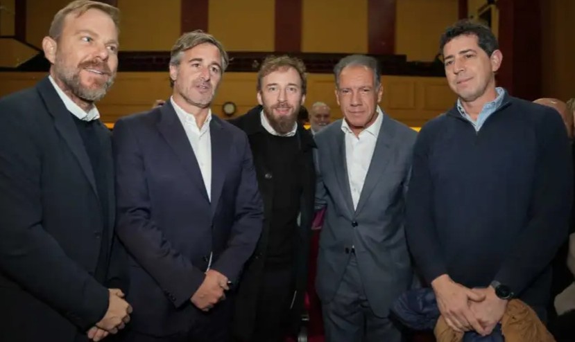 Recreación histórica con IA congregó a empresarios, outsiders y políticos