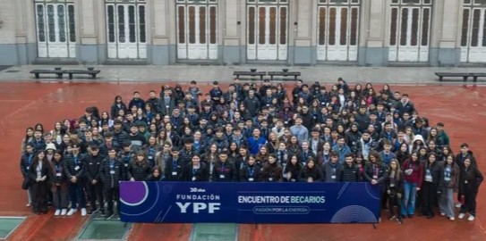 Los 30 años de Fundación YPF se festejan con 250 becarios