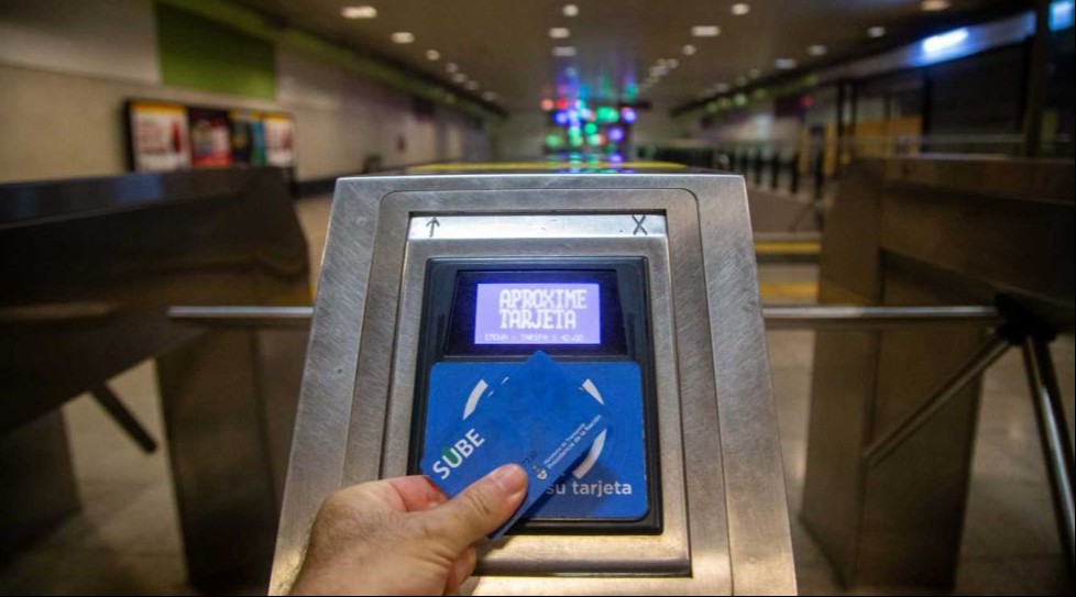Ciudad: simplifican trámite para que jubilados y retirados militares viajen gratis en subte