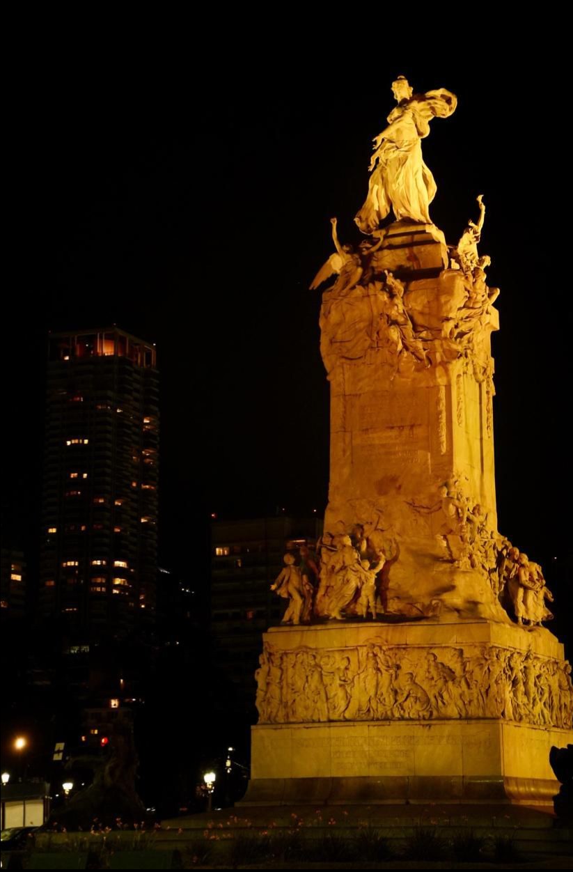  La Ciudad ilumina monumentos de naranja 