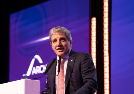 Caputo le contestó a la UIA: “No defiendo intereses de un sector”