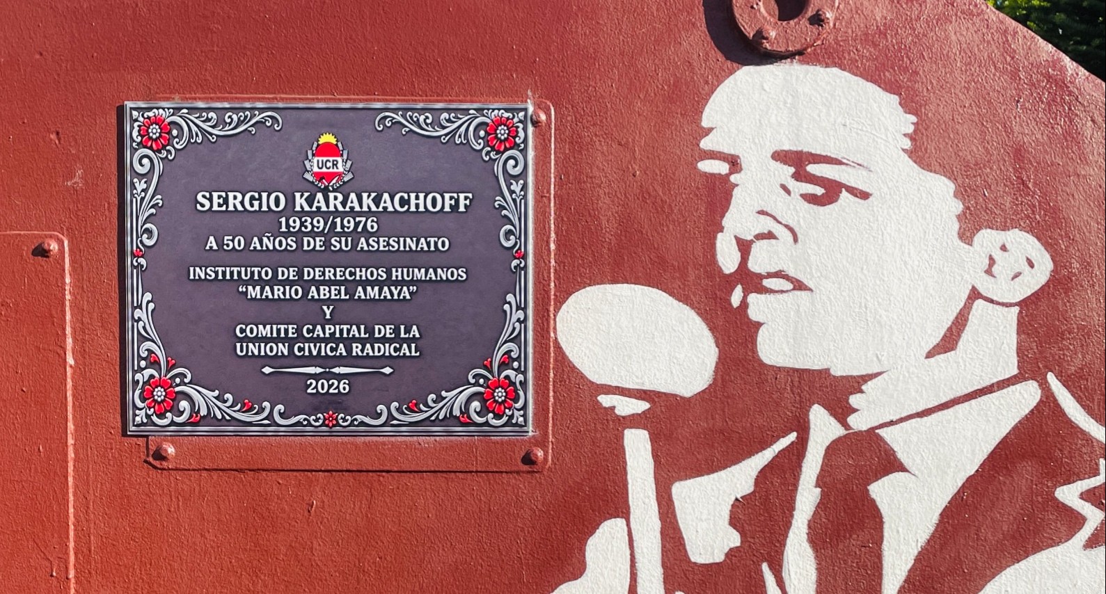 "Con Milei, no": la consigna de la UCR porteña en el homenaje a Karakachoff