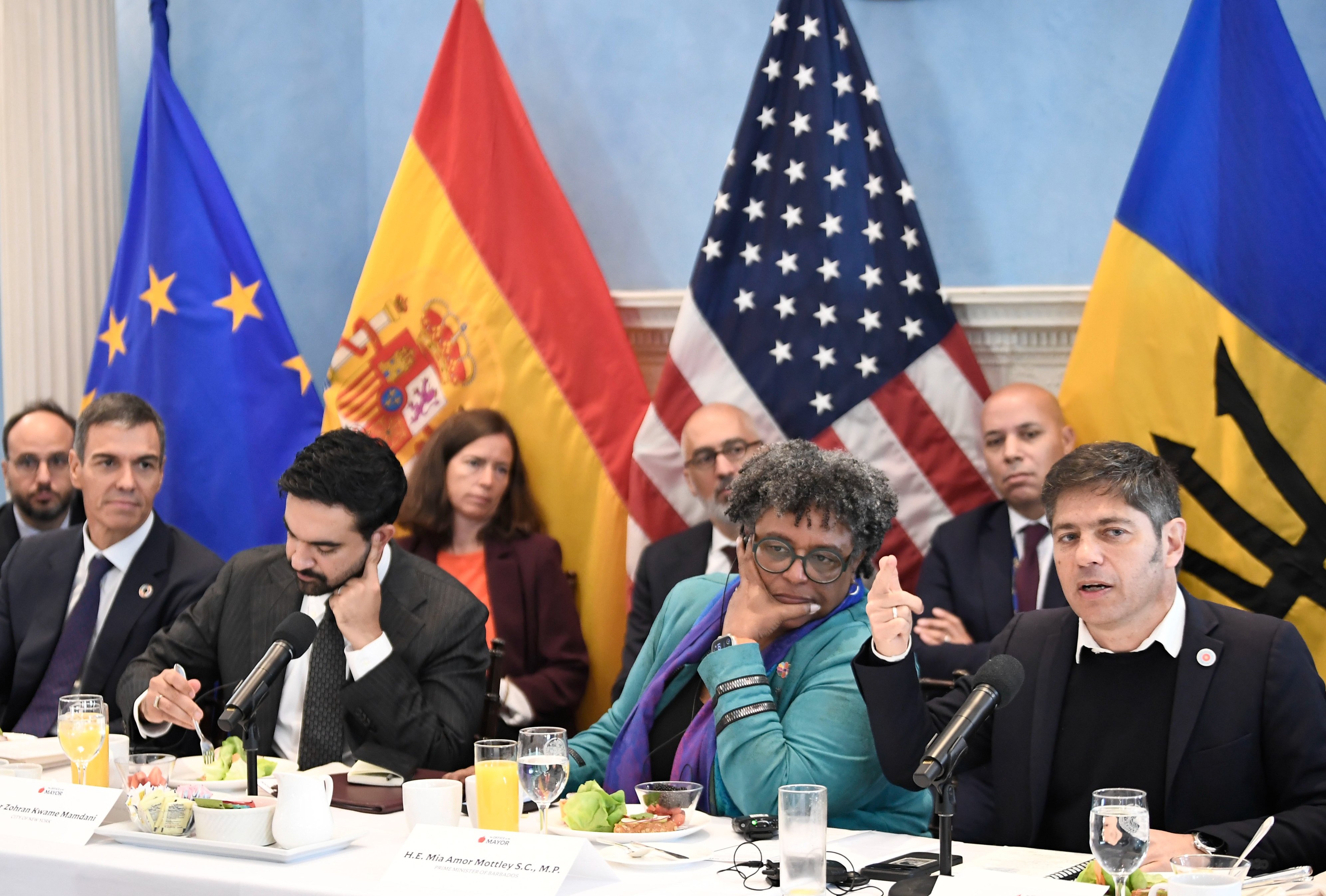 Foto política en Nueva York: Kicillof con Mamdani, Sánchez y Manzano
